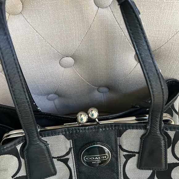Coach Black and Cream Signature Shoulder Bag - Picture 3 of 15